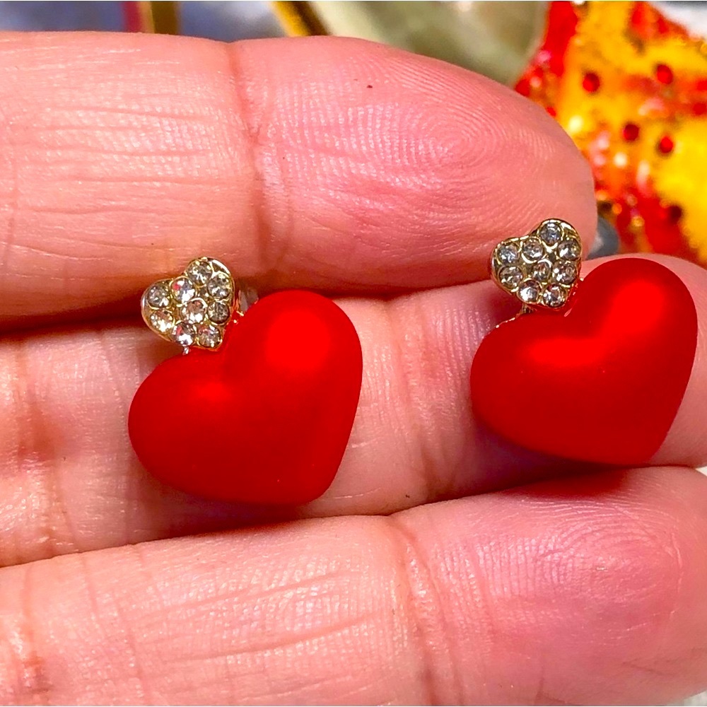 Pretty red heart gold earrings —-NWOT